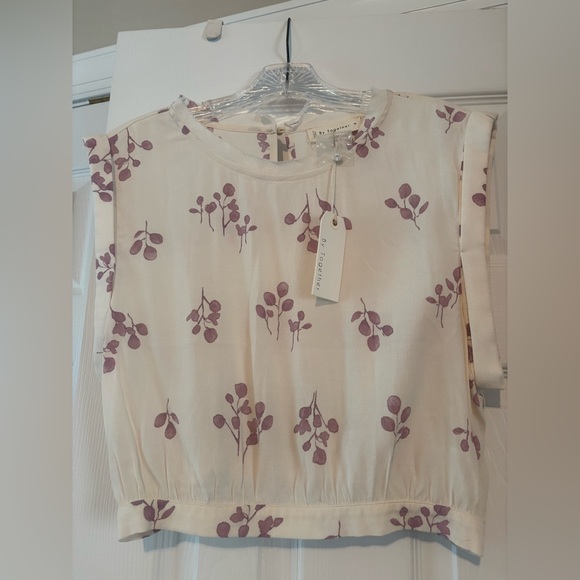 NWT women’s floral top. Size M - Picture 6 of 6